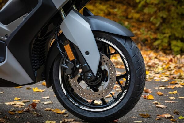 Bandă reflectorizantă (gri) - Yamaha XMAX 125 / 250 / XMAX 300 / XMAX 400 2004-2022 de la GP Kompozit