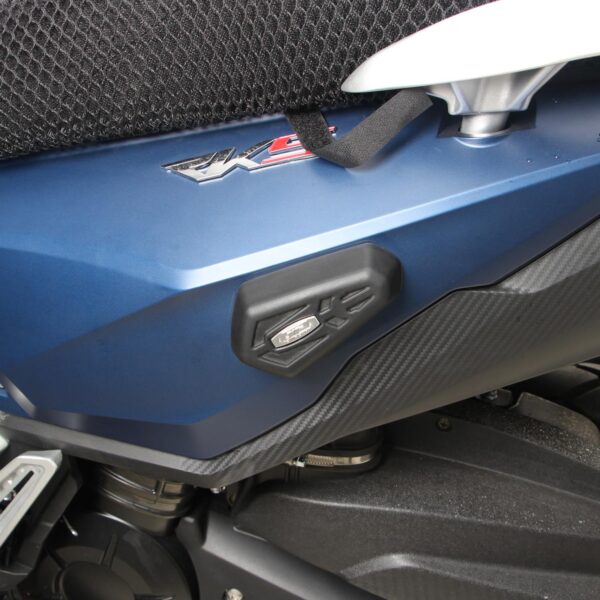 Capac lateral carena negru universal 7x11.5 cm, produs universal de la GP Kompozit