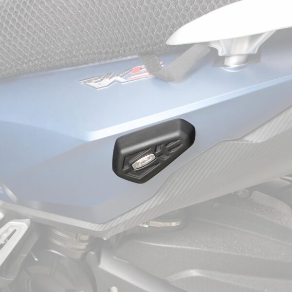 Capac lateral carena negru universal 7x11.5 cm, produs universal de la GP Kompozit