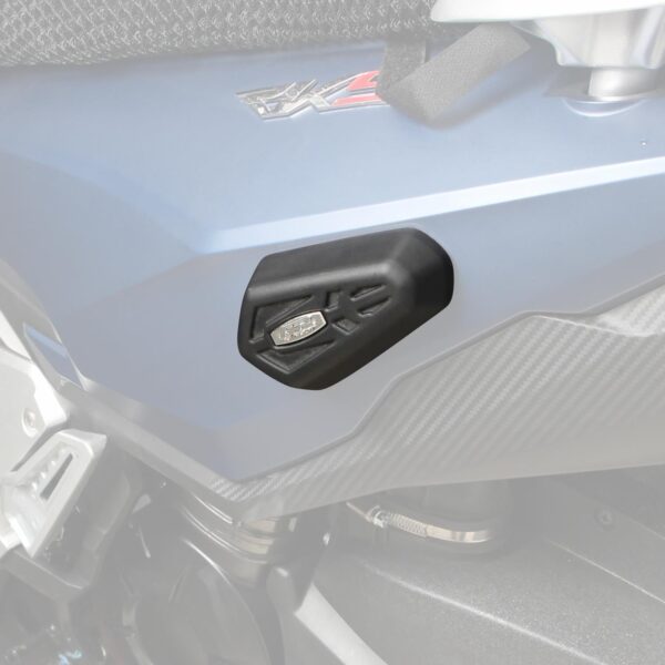 Capac lateral carena negru universal 7x11.5 cm, produs universal de la GP Kompozit