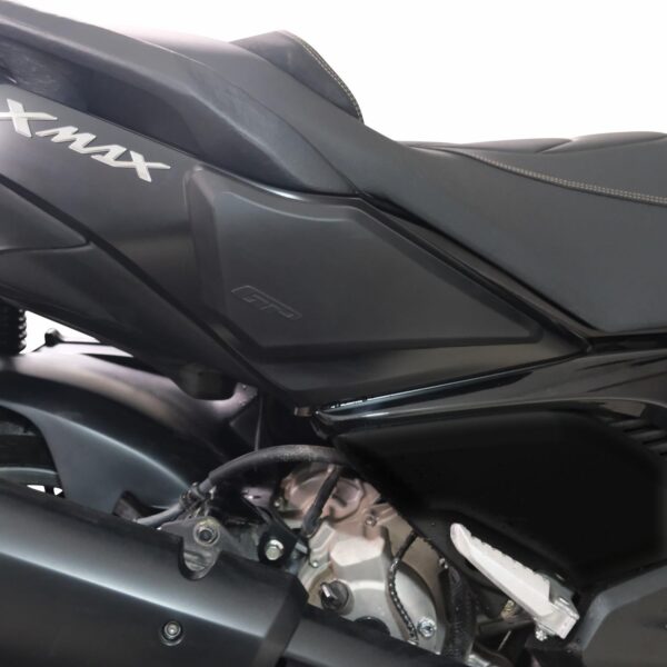 Carenaj lateral (negru) - Yamaha XMAX 2024 de la GP Kompozit