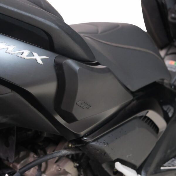 Carenaj lateral (negru) - Yamaha XMAX 2024 de la GP Kompozit