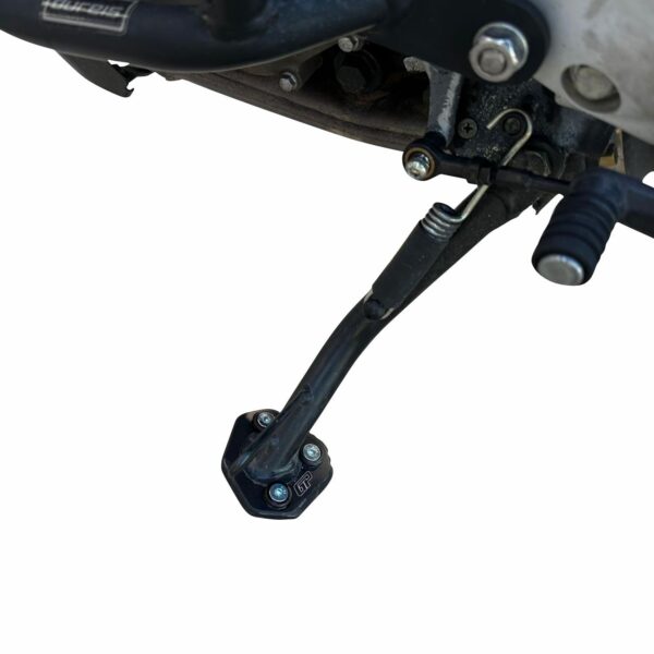 Extensie cric lateral (neagra) - Husqvarna Svartpilen 250 2020-2023 de la GP Kompozit