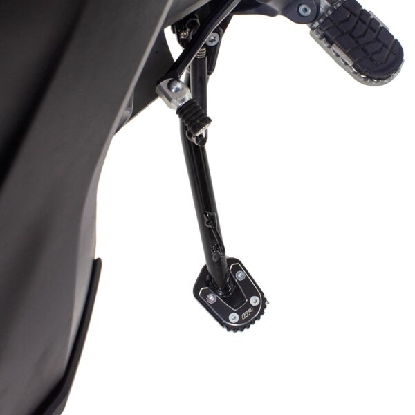 Extensie cric lateral (neagra) - KTM 790 Adventure / 790 Adventure R / 890 Adventure 2021-2023 de la GP Kompozit