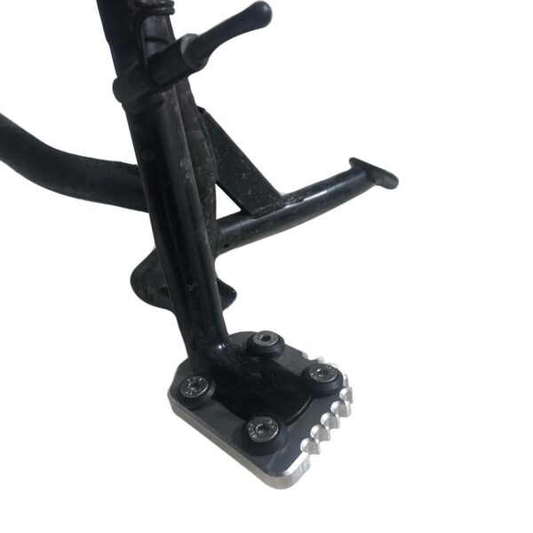 Extensie cric lateral (neagra) - Yamaha Niken GT 2018-2020 de la GP Kompozit