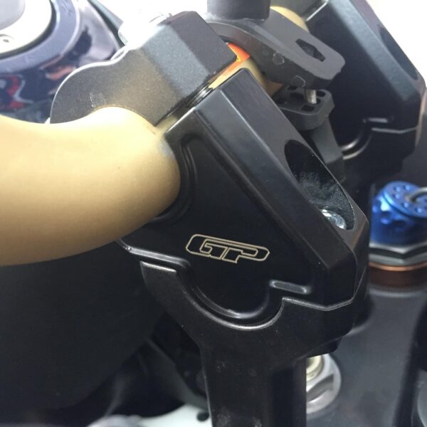 Inaltator ghidon (negru) - Honda Africa Twin CRF1000L / CRF1100L 2016-2023 de la GP Kompozit