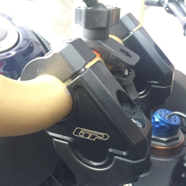 Inaltator ghidon (negru) - Honda Africa Twin CRF1000L / CRF1100L 2016-2023 de la GP Kompozit