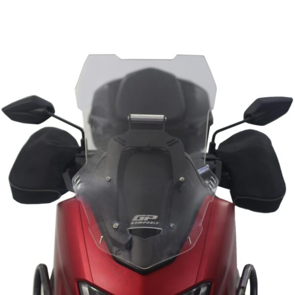 Parbriz (negru) - Yamaha NMAX 125 / NMAX 155 2021-2024 (61 cm) de la GP Kompozit