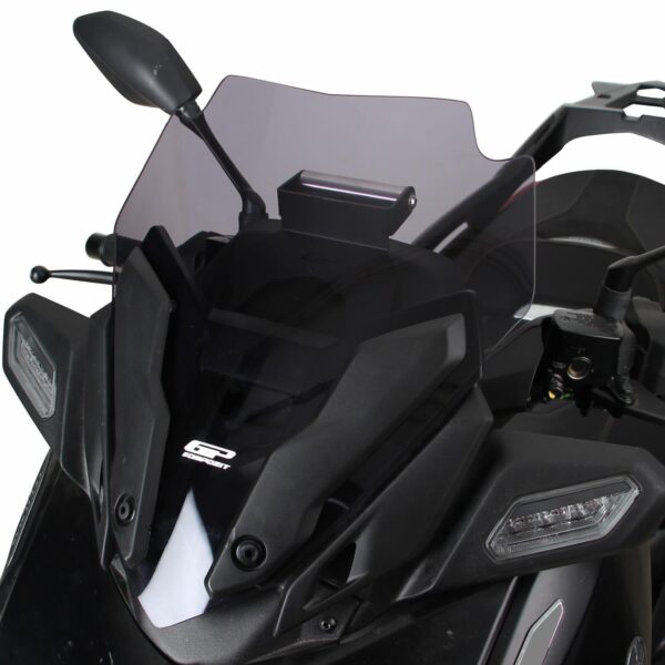 Parbriz sport fumuriu - Yamaha XMAX 250 / XMAX 300 2024 (40 cm) de la GP Kompozit