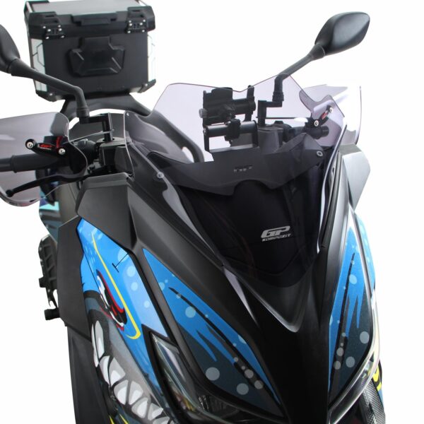 Parbriz sport (negru) - Yamaha XMAX 250 / XMAX 400 2014-2017 (35 cm) de la GP Kompozit