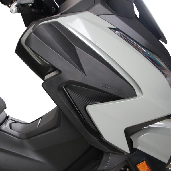 Protecție carenaj (neagră) - Honda Forza 250 / Forza 350 / NSS350 2021-2022 de la GP Kompozit