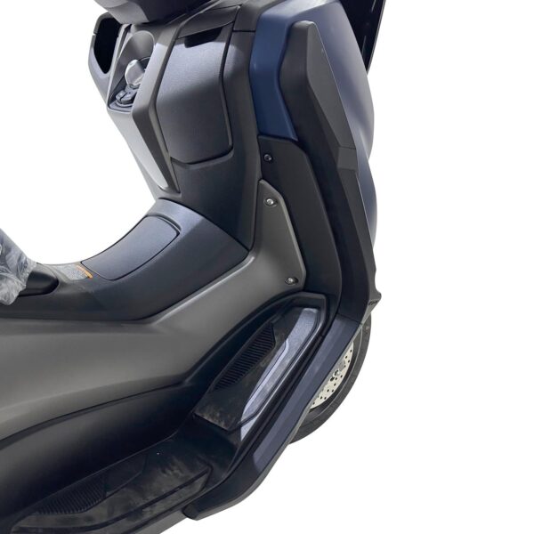 Protecție carenaj (neagră) - Yamaha NMAX 125 / NMAX 155 2021-2024 de la GP Kompozit