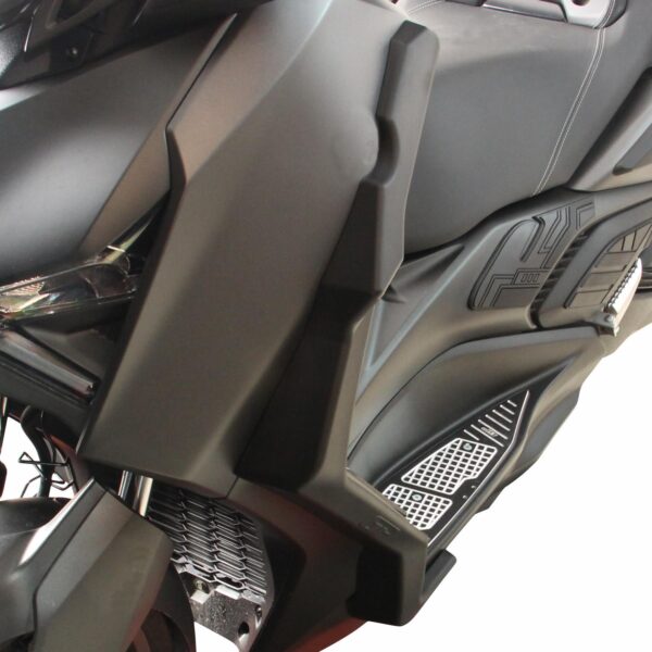 Protecție carenaj (neagră) - Yamaha XMAX 250 / XMAX 300 / XMAX 400 2024 de la GP Kompozit