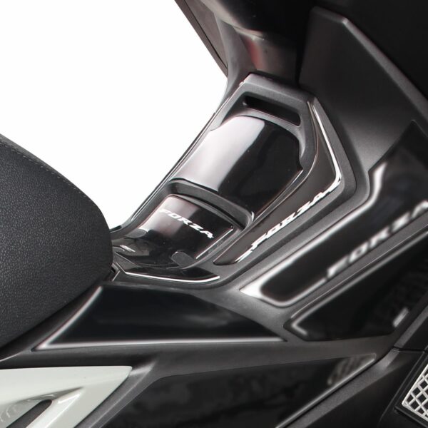 Protecție rezervor (neagră) - Honda Forza 250 / Forza 300 / Forza 350 / NSS300 / NSS350 2018-2024 de la GP Kompozit