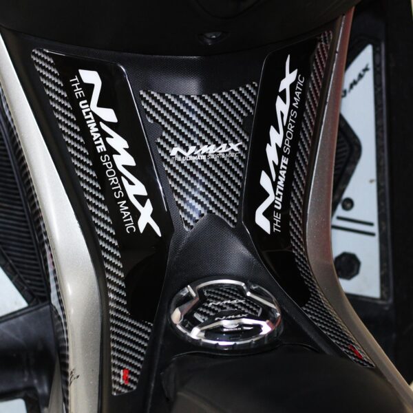 Set protecție rezervor (negru-carbon) - Yamaha NMAX 125 / NMAX 155 2015-2020 de la GP Kompozit