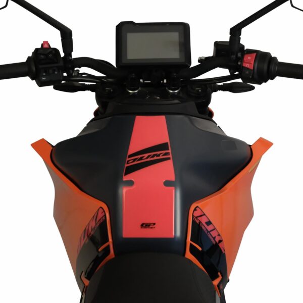 Set protecție rezervor portocaliu - KTM 125 Duke / 200 Duke / 250 Duke / 390 Duke 2024 de la GP Kompozit