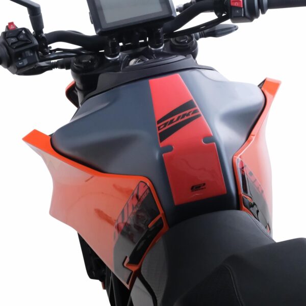 Set protecție rezervor portocaliu - KTM 125 Duke / 200 Duke / 250 Duke / 390 Duke 2024 de la GP Kompozit