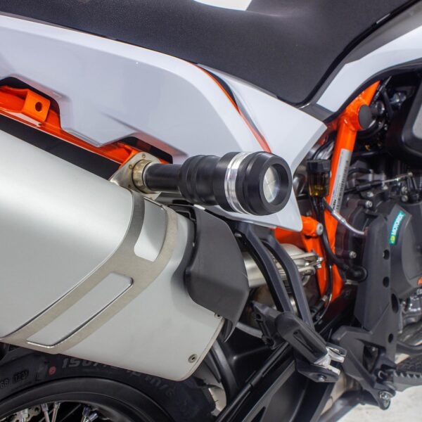 Slider protecție toba cu KTM 790 Adventure / 790 R / 890 Adventure / 890 R 2021-2022 de la GP Kompozit