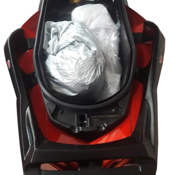 Suporturi pentru bagaje (negru) - Yamaha XMAX 250 / XMAX 300 / XMAX 400 2018-2024 de la GP Kompozit