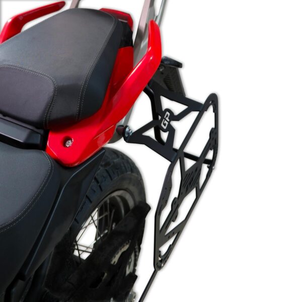 Suport lateral pentru bagaje Benelli TRK 702 / TRK 702 X 2024, produs universal de la GP Kompozit