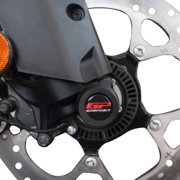 Set slidere pentru axul rotii și cadru (negru) - KTM 390 Adventure X 2025