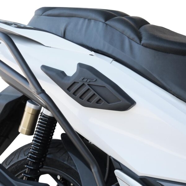 Carenaj lateral (negru) - Honda PCX125 / PCX150  2025