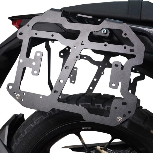 Suport lateral portbagaj (negru) - KTM 390 Adventure X 2025
