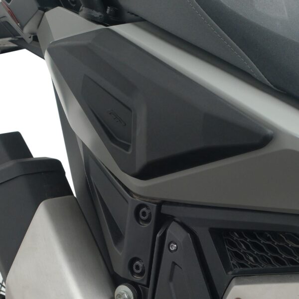 Carenaj lateral (negru) - Honda X-ADV 2025