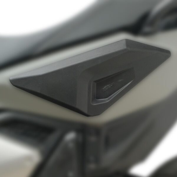 Carenaj lateral (negru) - Honda X-ADV 2025