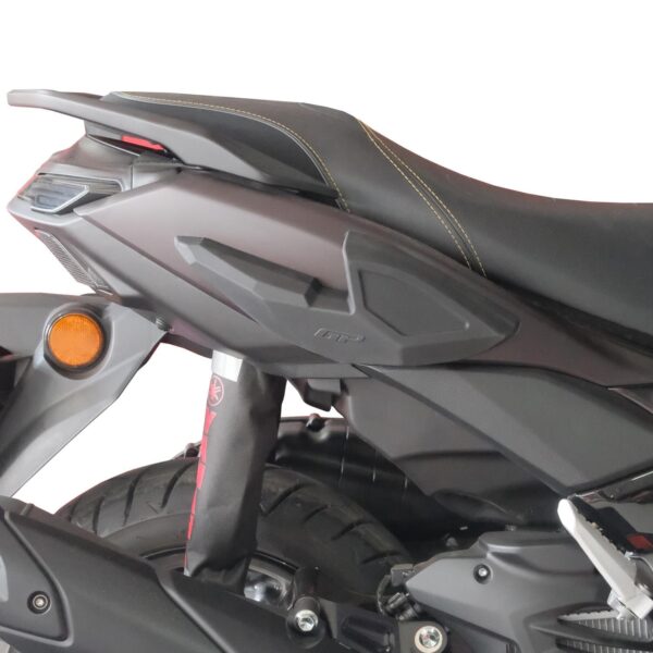 Carenaj lateral (negru) - Yamaha NMAX 125 / NMAX 155 2025