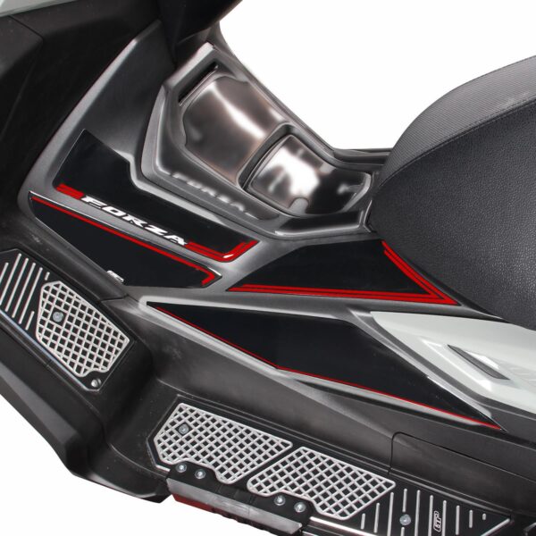 Protecție laterală inferioară rezervor (negru-roșu) - Honda Forza 250 / Forza 300 / Forza 350 / NSS300 NSS350 2018-2025