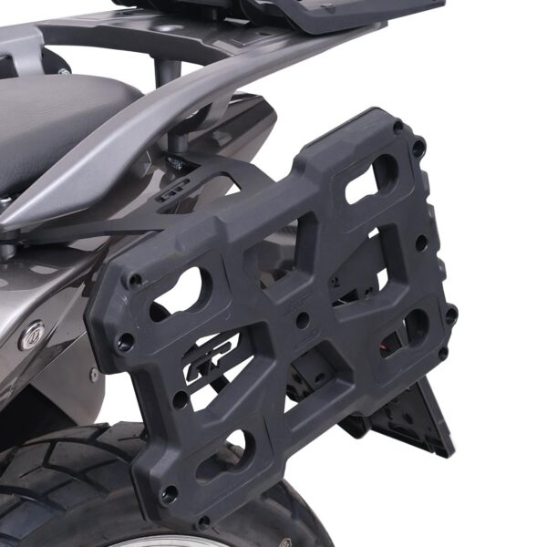Suport lateral portbagaj (negru) - SYM SYMNH T 125 / 200 / 300  2024
