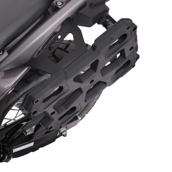 Suport lateral portbagaj (negru) - SYM SYMNH T 125 / 200 / 300  2024