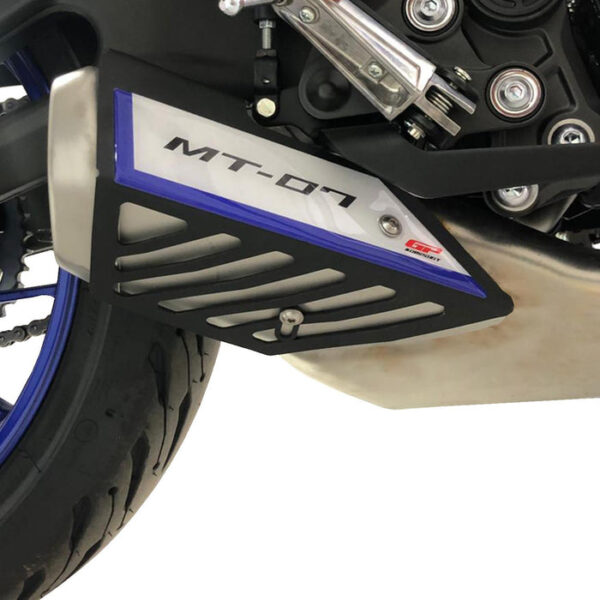 Protecție evacuare GP Kompozit neagră cu detalii albastre pentru Yamaha MT-07 (2014-2021)