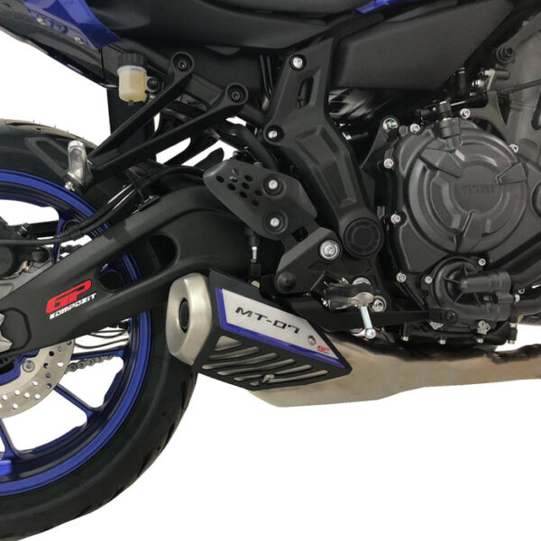 Protecție evacuare GP Kompozit neagră cu detalii albastre pentru Yamaha MT-07 (2014-2021)