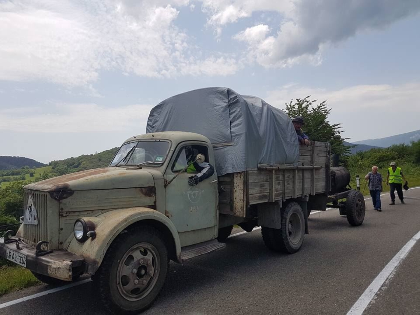 Asfaltul din Turcia după Georgia: drept, liniștit și aproape suspect de simplu după atâta offroad.