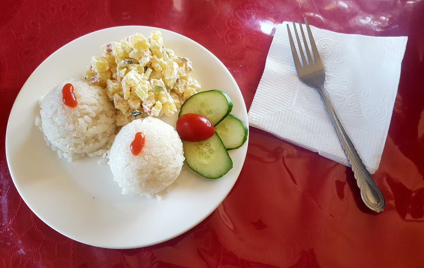 Prima noastră „cafenea” mongoleză: casă, iurtă, cafea și meniul zilei direct din frigider.