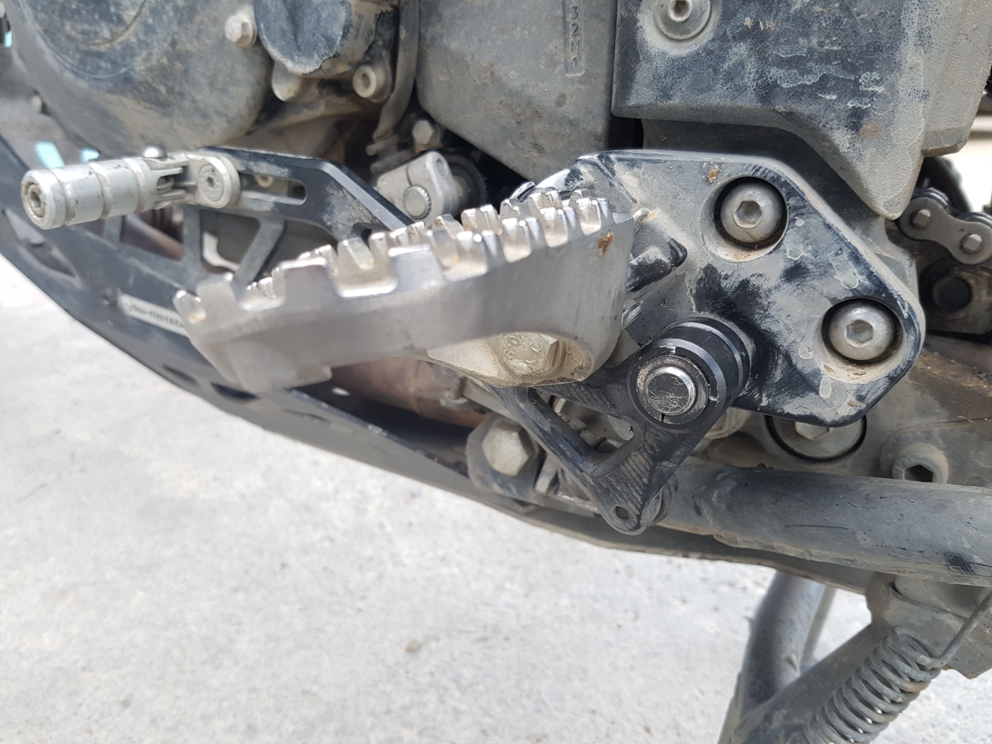 Reparația mongoleză: dacă nu există piesa, o fabricăm și mergem mai departe.